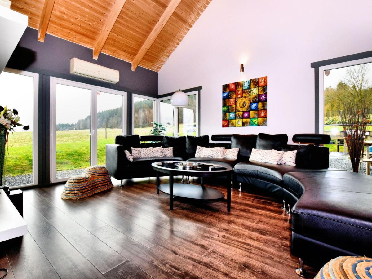 Beautiful Villa With Heated Outdoor Pool Manhay Экстерьер фото