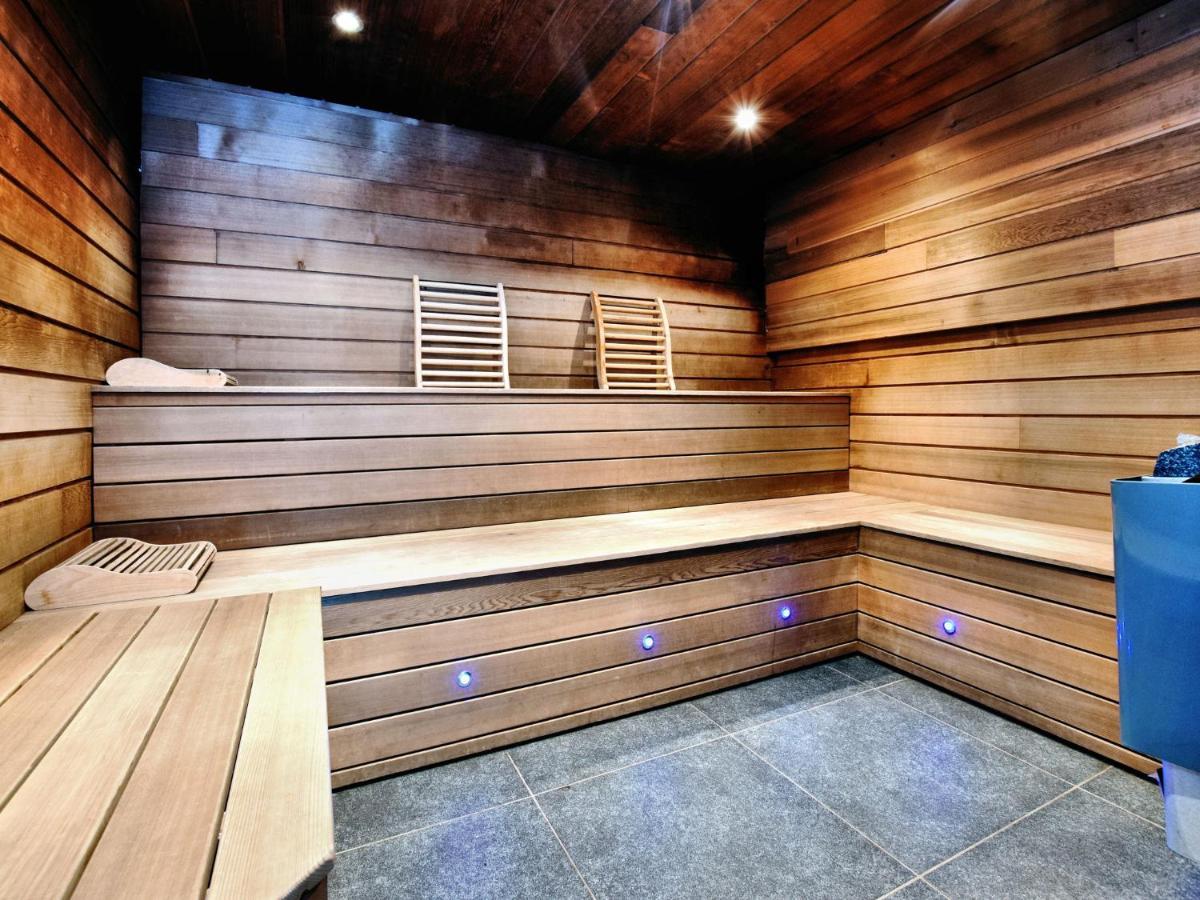 Beautiful Villa With Heated Outdoor Pool Manhay Экстерьер фото