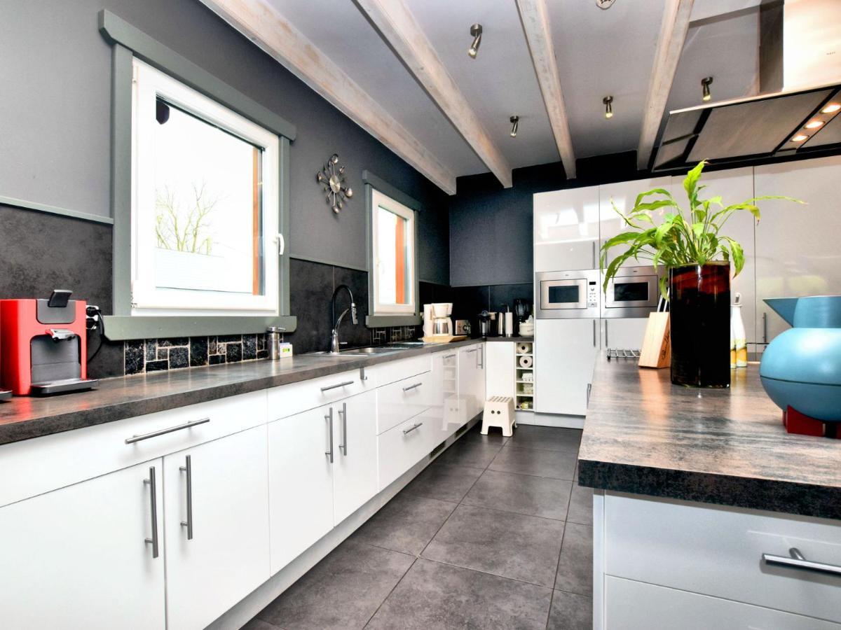 Beautiful Villa With Heated Outdoor Pool Manhay Экстерьер фото